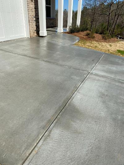 Is Your Driveway Slippery? How Thrare Contracting’s Driveway Cleaning Services Can Help