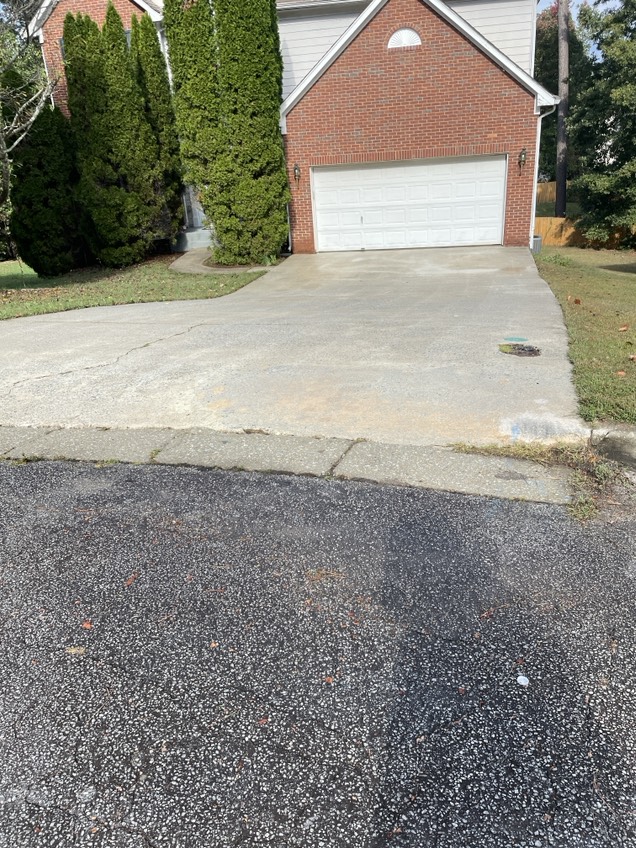 Revitalize Your Curb Appeal: Pressure Washing a Stone Mountain Driveway